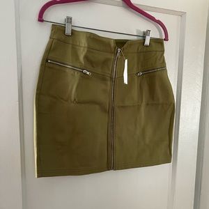 Cargo skirt with zipper detail